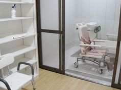 清潔な浴室設備の様子