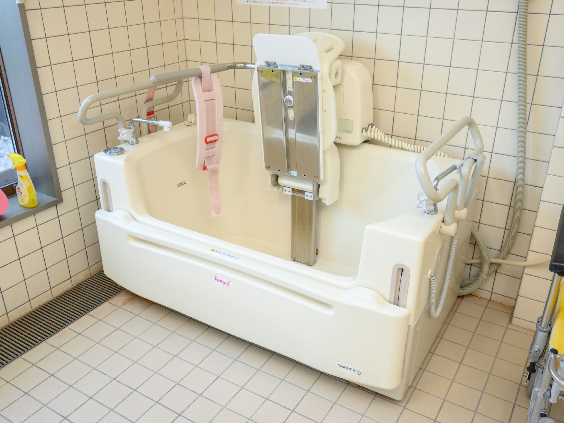 重度の要介護度の方でも、体に負担をかけずに入浴ができる機械浴