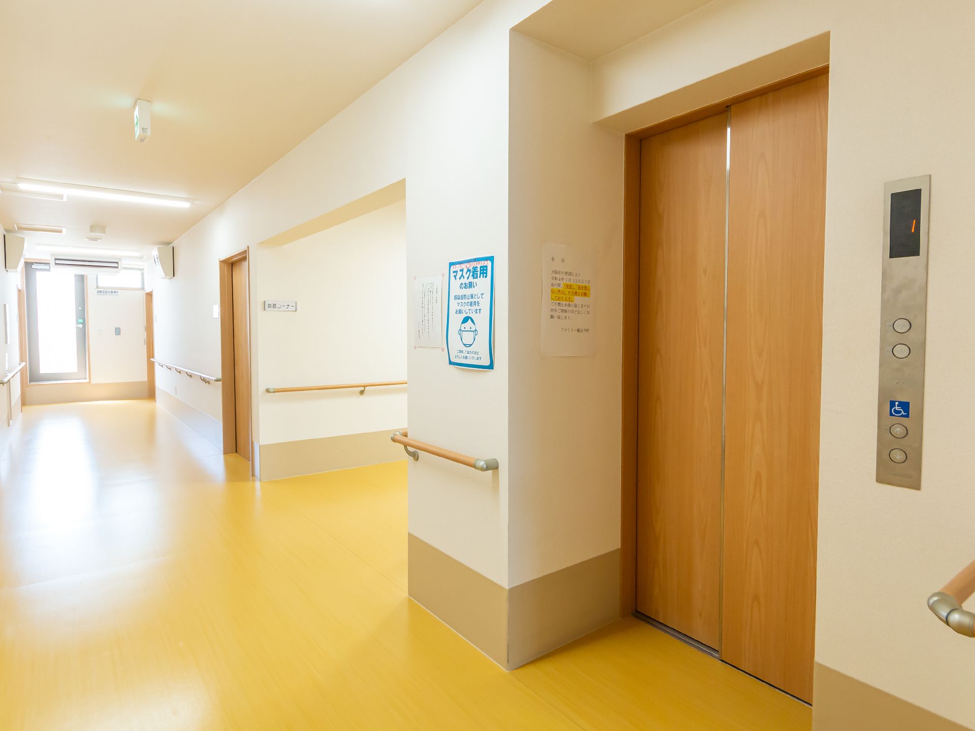 エレベーターが設置されている廊下