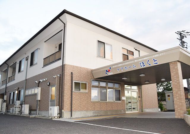 明るいエントランスの施設