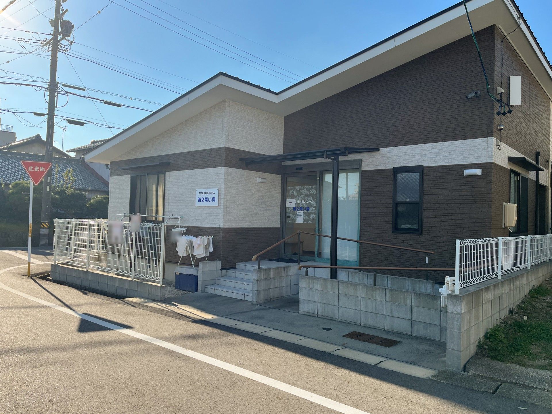 洗濯物が干してある玄関