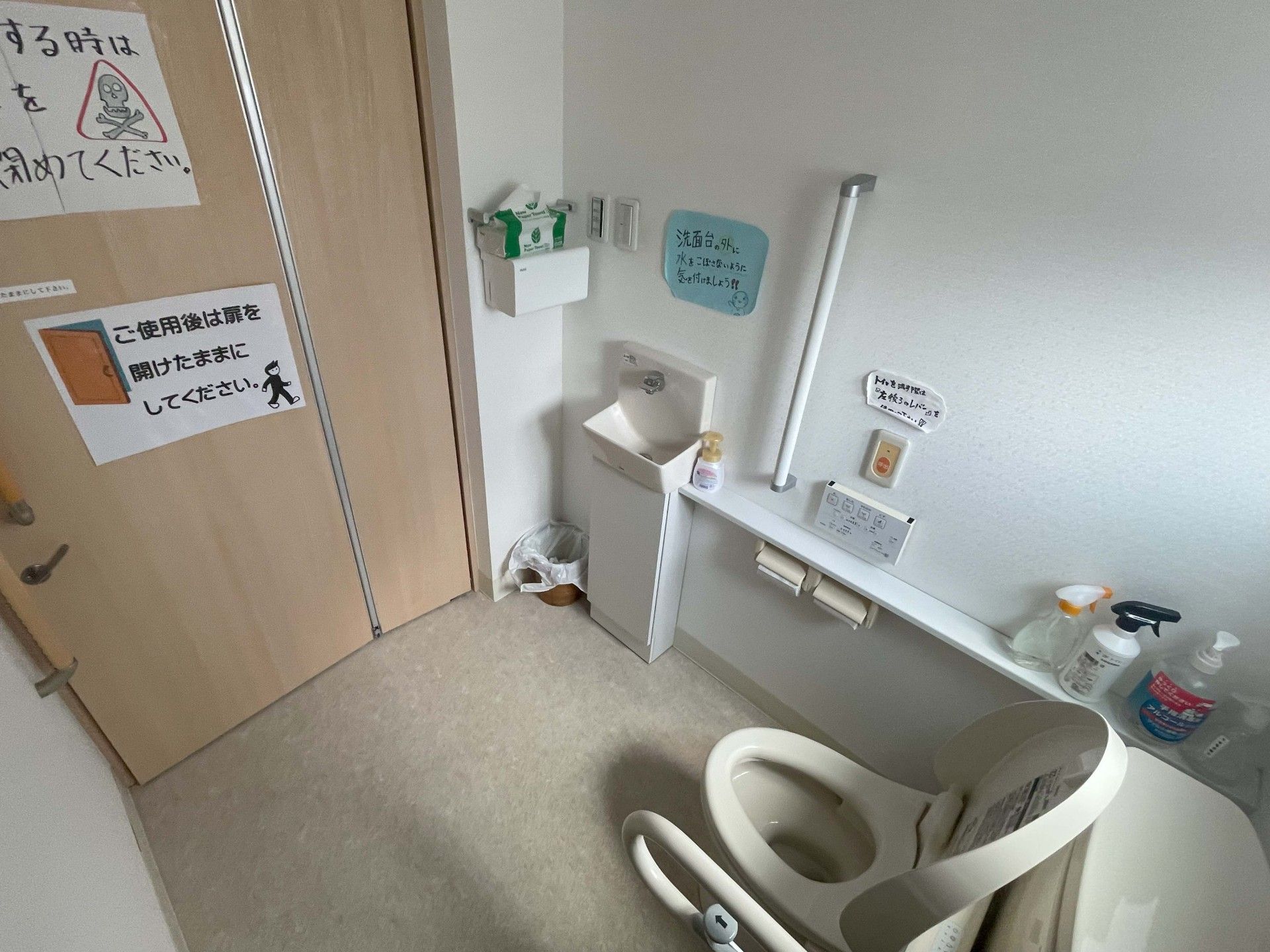 清潔感のある広いトイレ