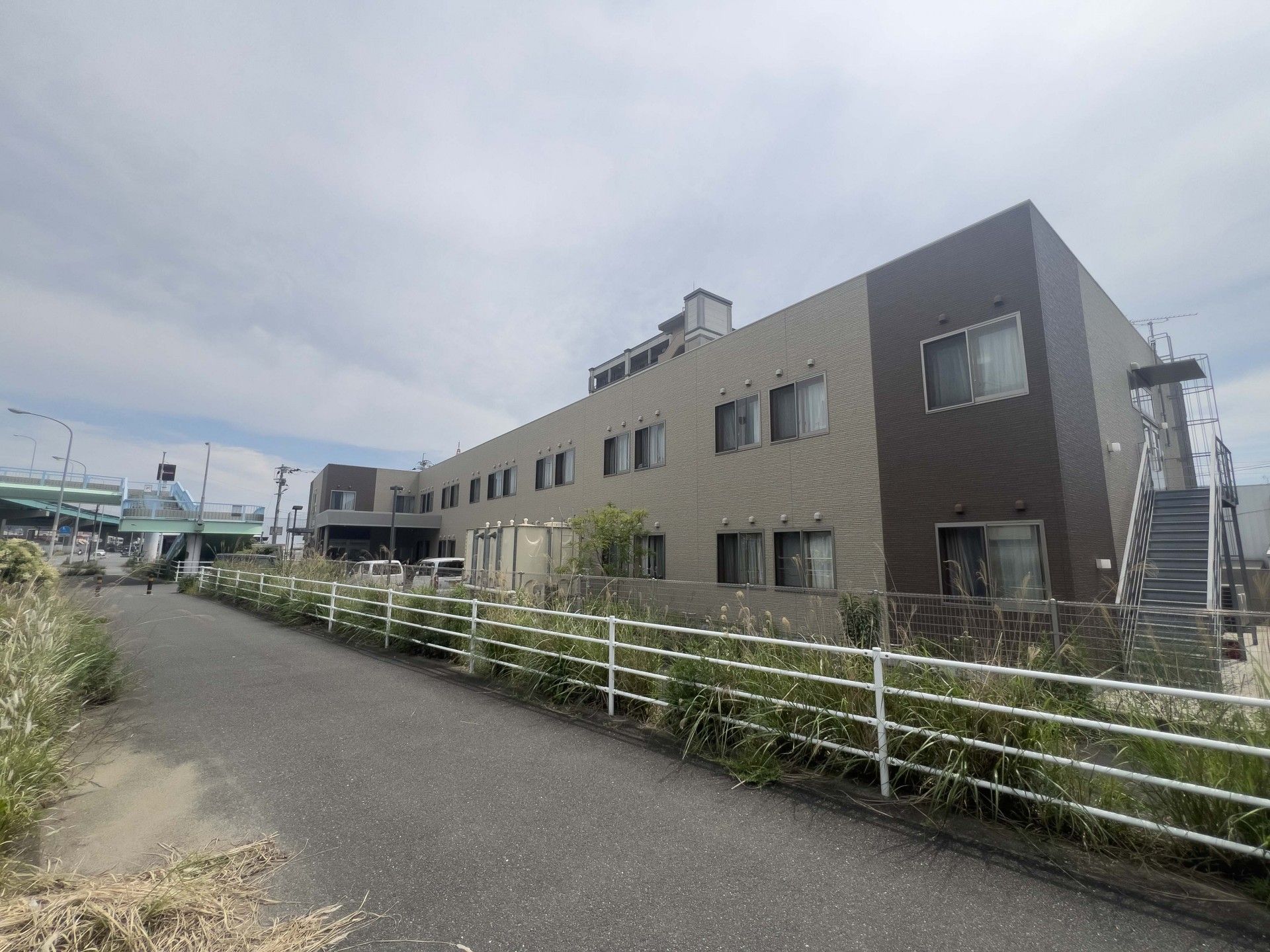 ゆったりとした建物外観