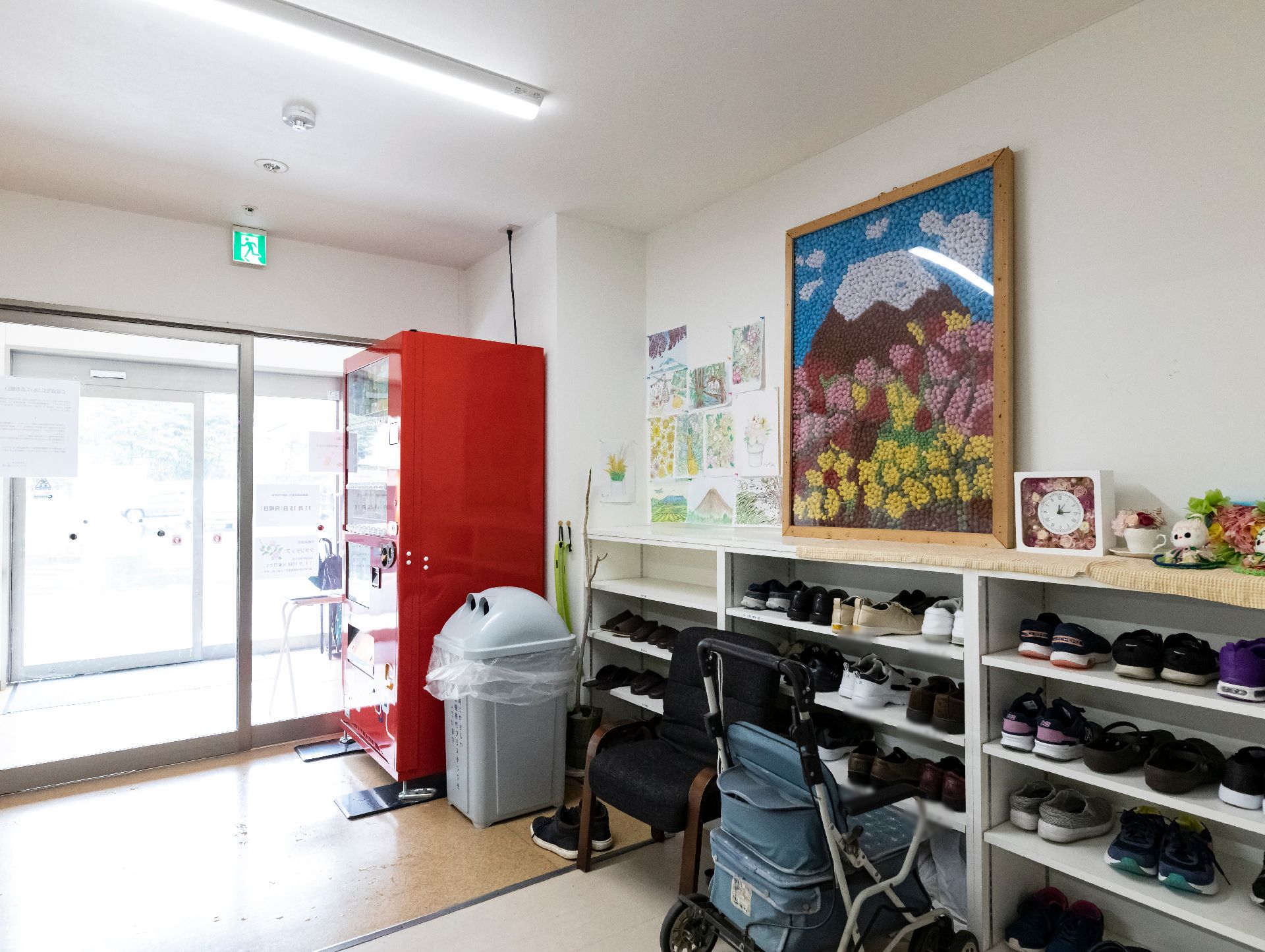 入居者の下駄箱、洗面台などが設置されているエントランス部分
