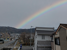 虹が架かる静かな住宅区