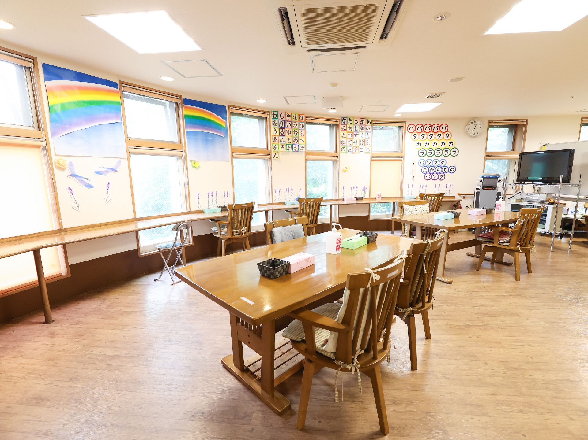 家具配置にゆとりをもたせた食堂