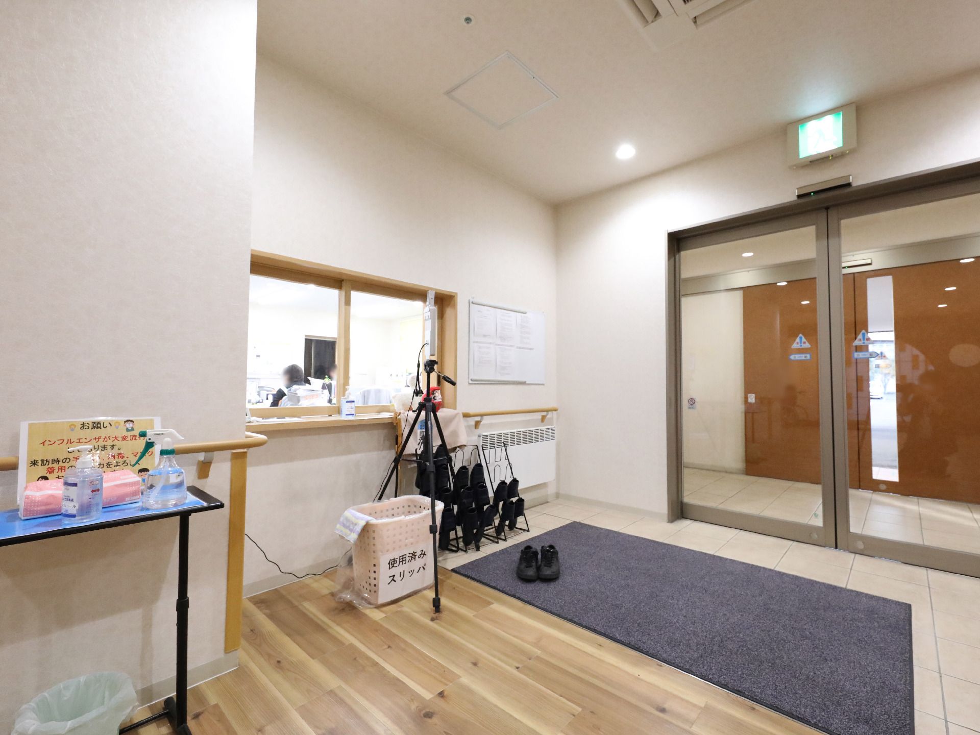 玄関から入ってすぐに横に設置されている受付