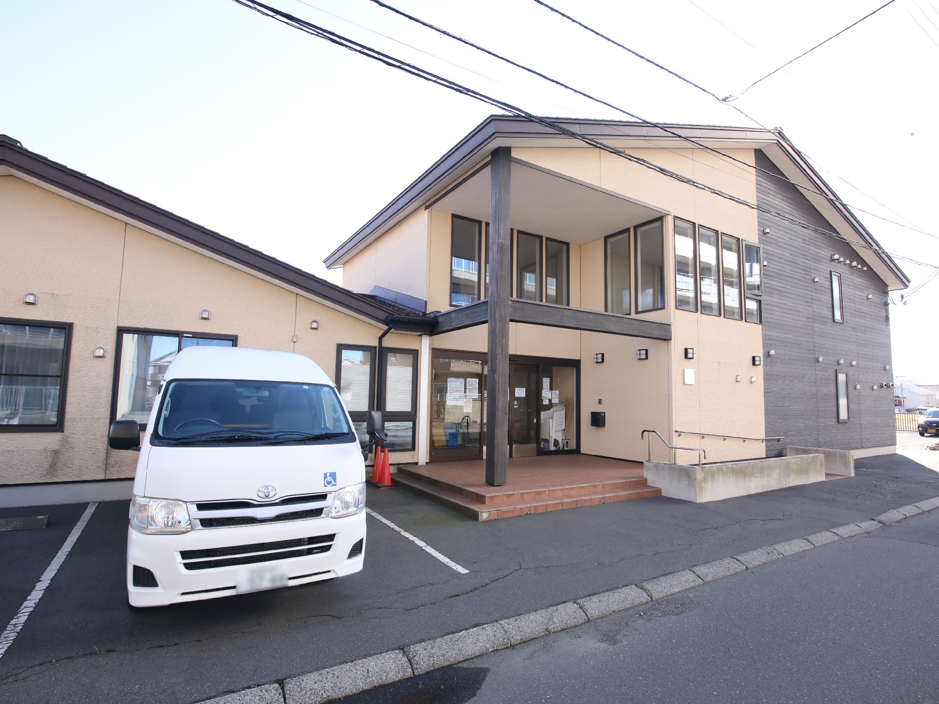 駐車場があり、家族や親せきが車で通いやすい介護施設