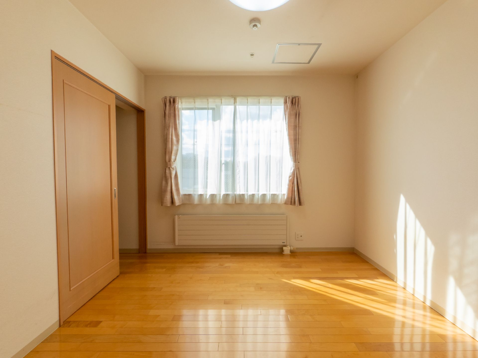 大きな窓の付いた居室