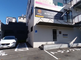 多機能な建物の外観