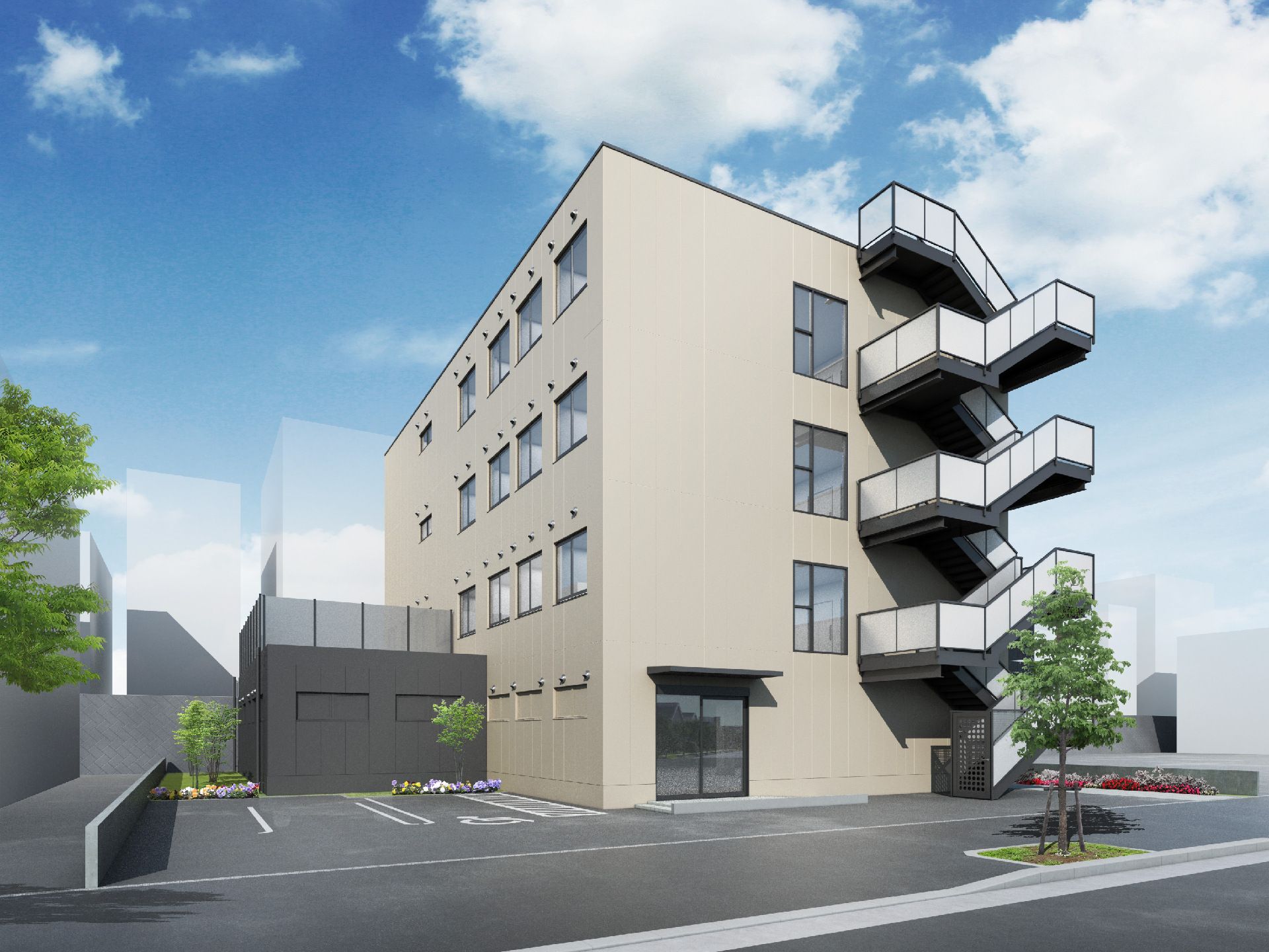 駐車場やベランダが付いたベージュの４階建ての建物。窓がたくさんつき、１階部分の出入り口には屋根が付いている。