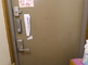 介護施設の廊下と入口