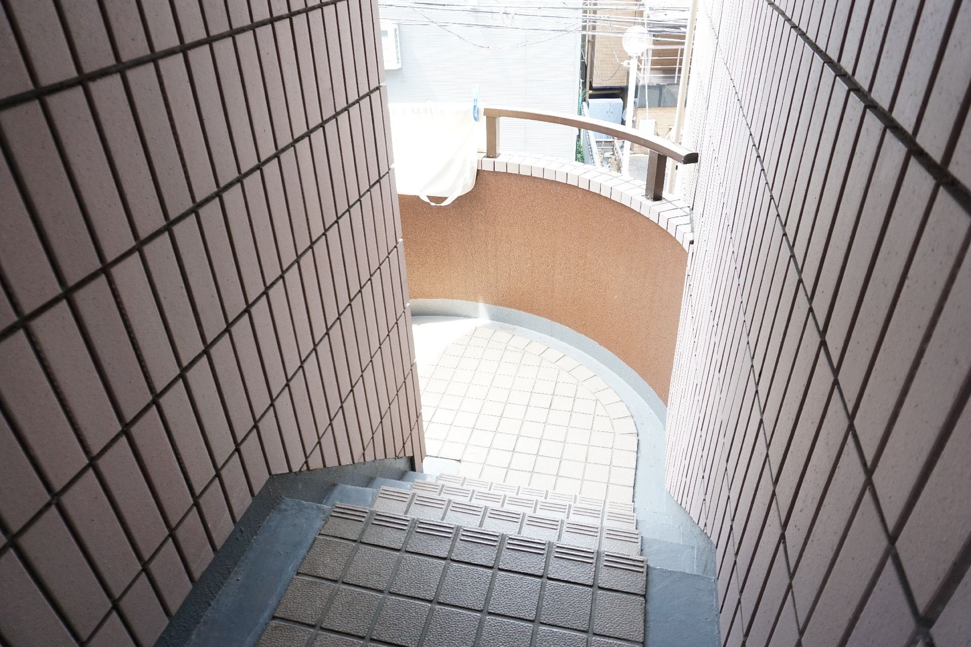 災害発生時などに、入居者が非常口として利用できる階段