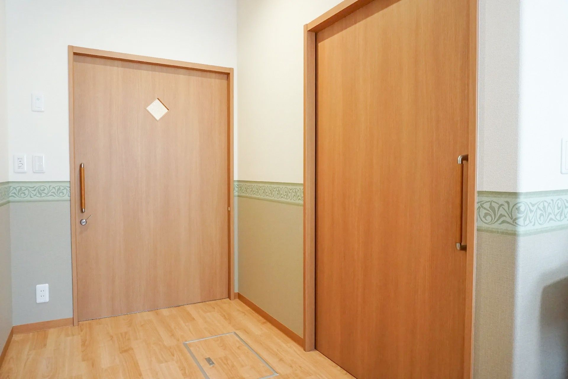 通路に段差が無く、出入口のドアが引き戸になっている居室