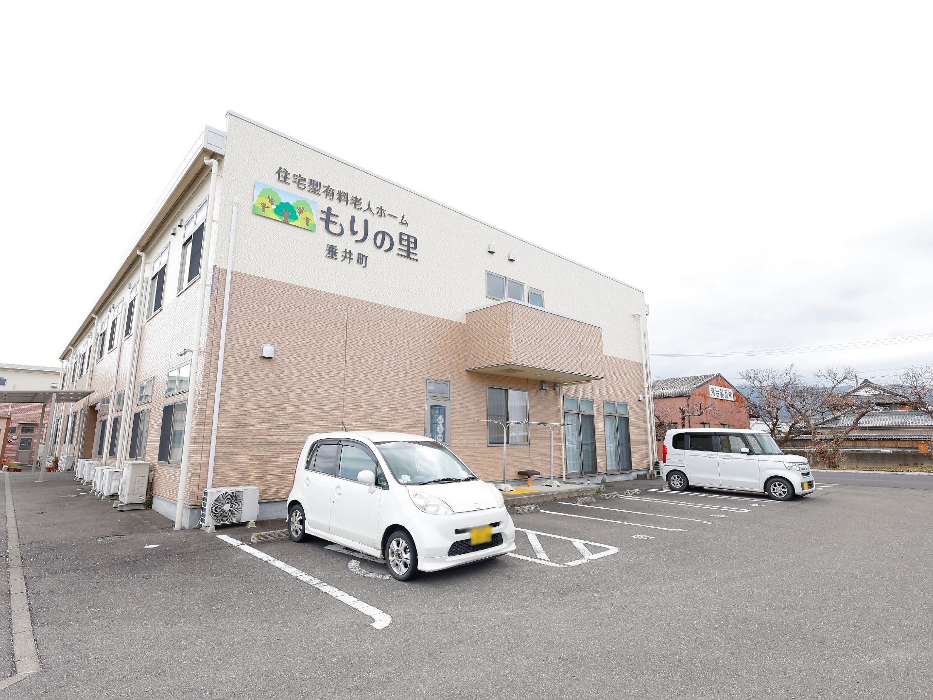 駐車場が広いので、遠方からでもアクセスできる介護施設