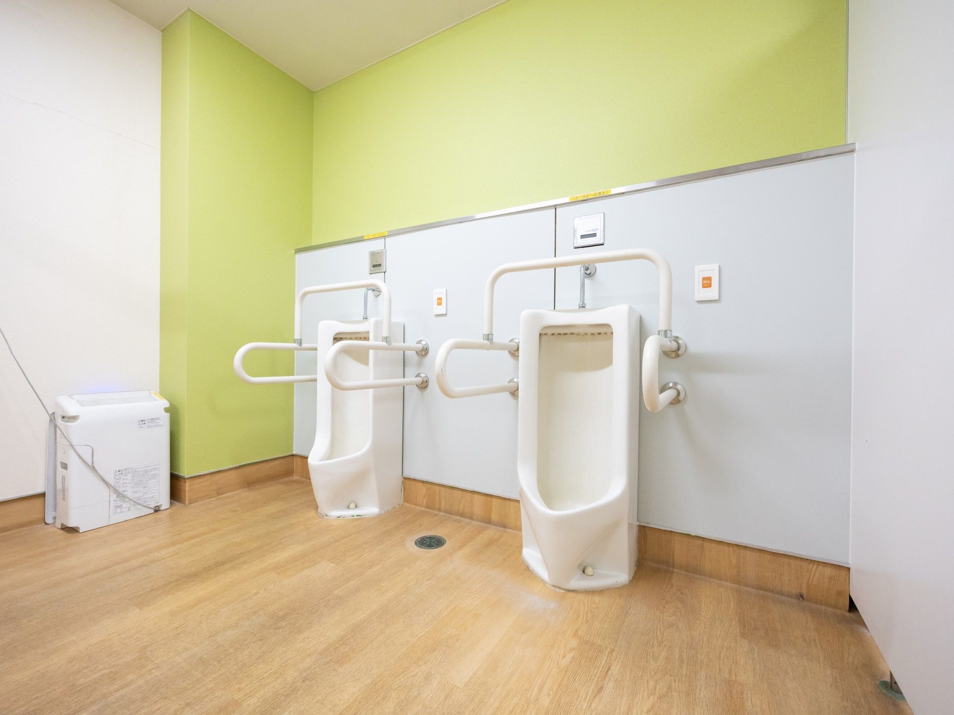 手すり付きのトイレ