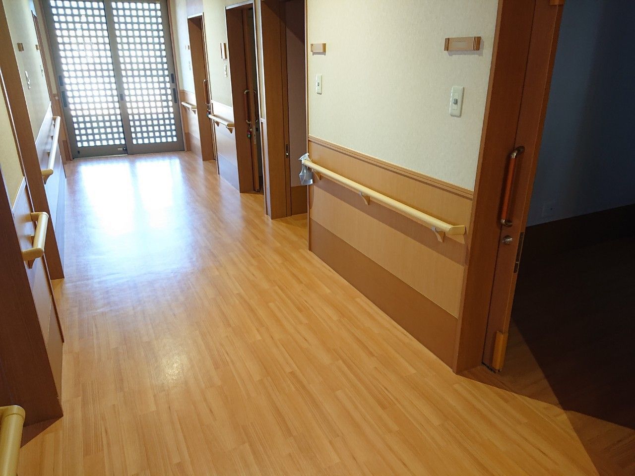 手すりのある廊下