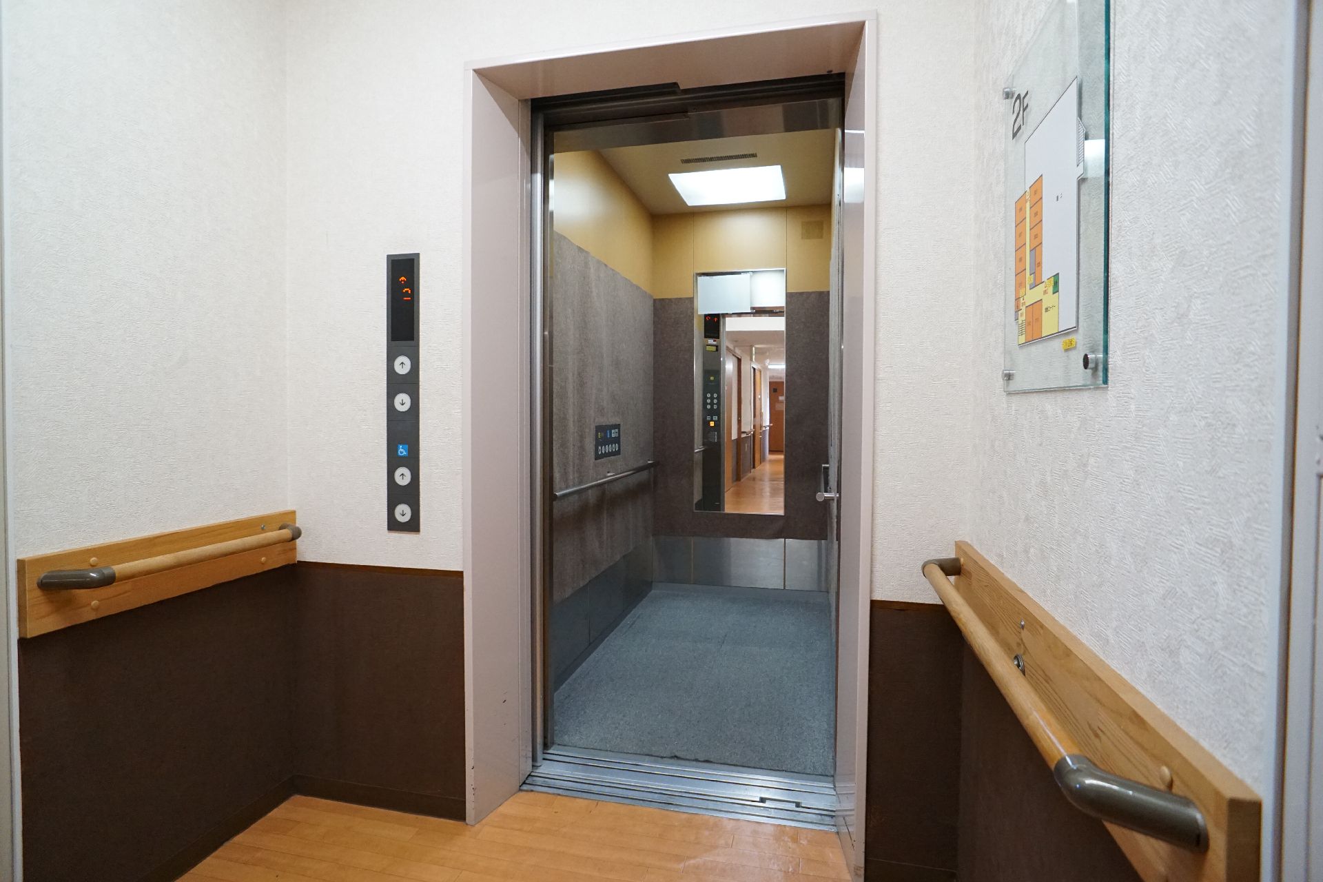 施設内エレベーター