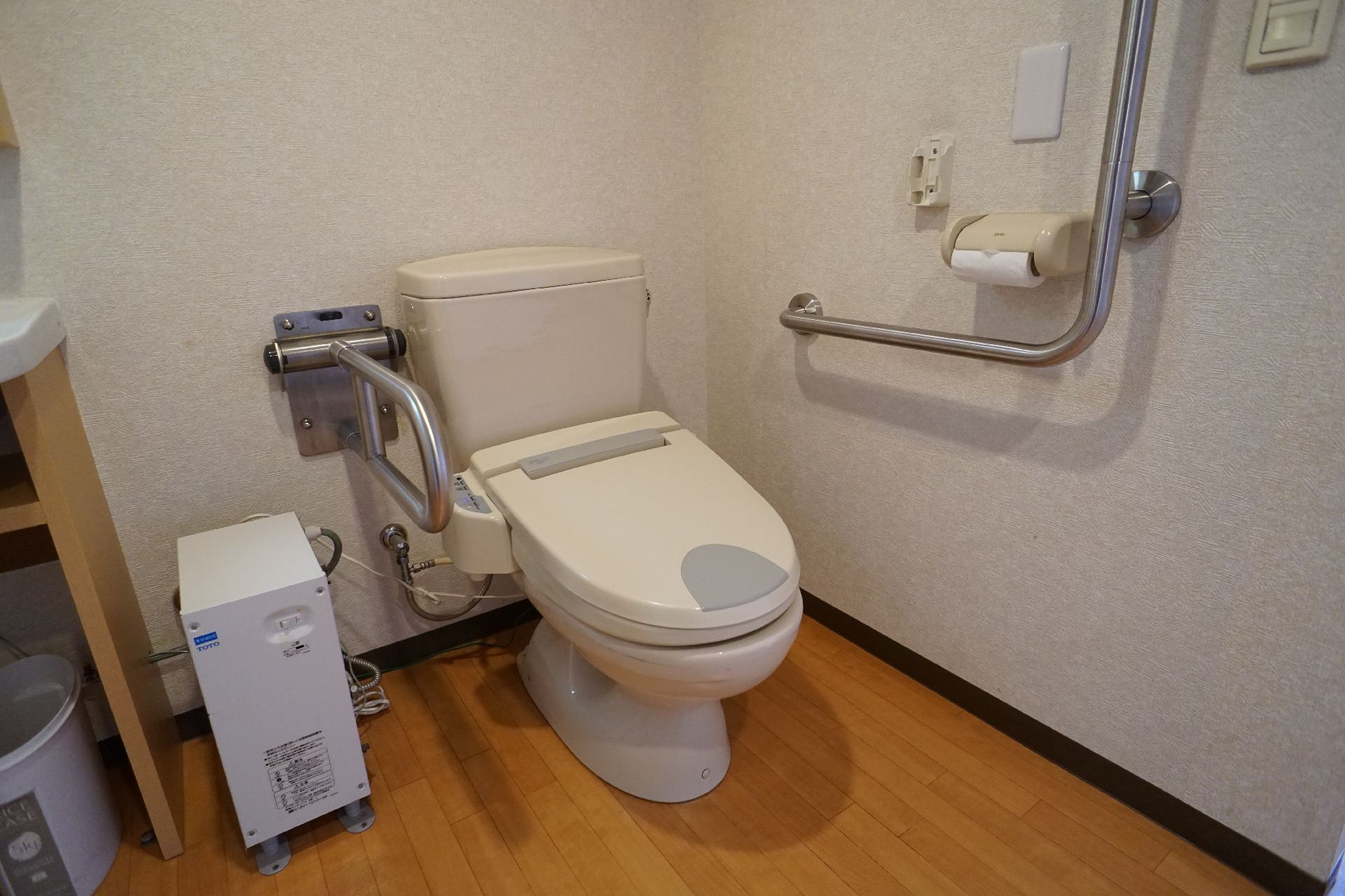 手すりを設置したトイレ