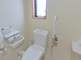 バリアフリーのトイレ設備が整った部屋