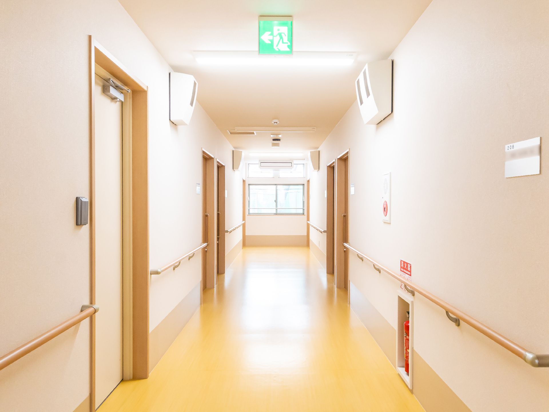 手すりを完備した廊下