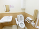 清潔で明るいトイレのある部屋