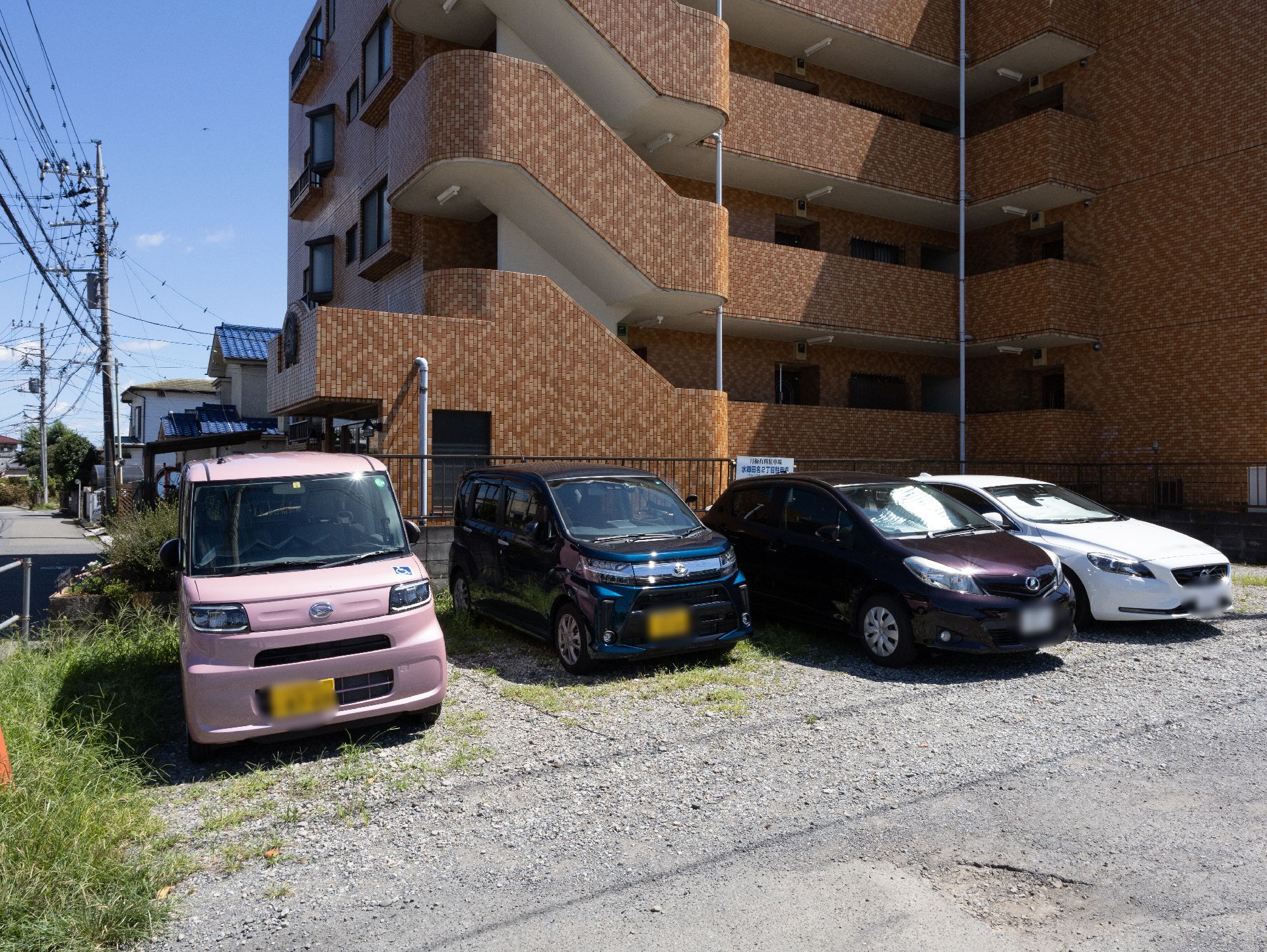 数台の車を駐車できるスペースがあり、見学時などにも利用できる駐車場