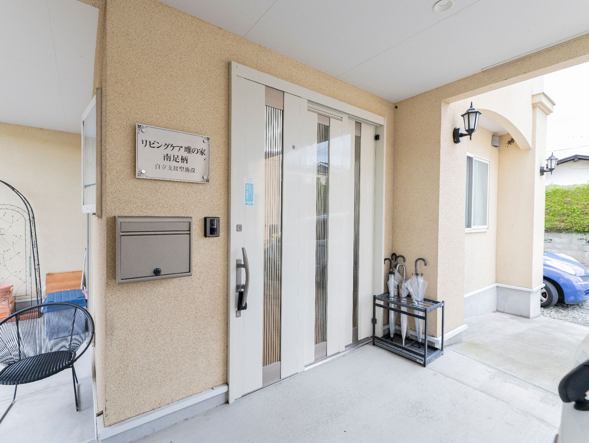 車椅子の方が通行できるように、段差が排除された玄関