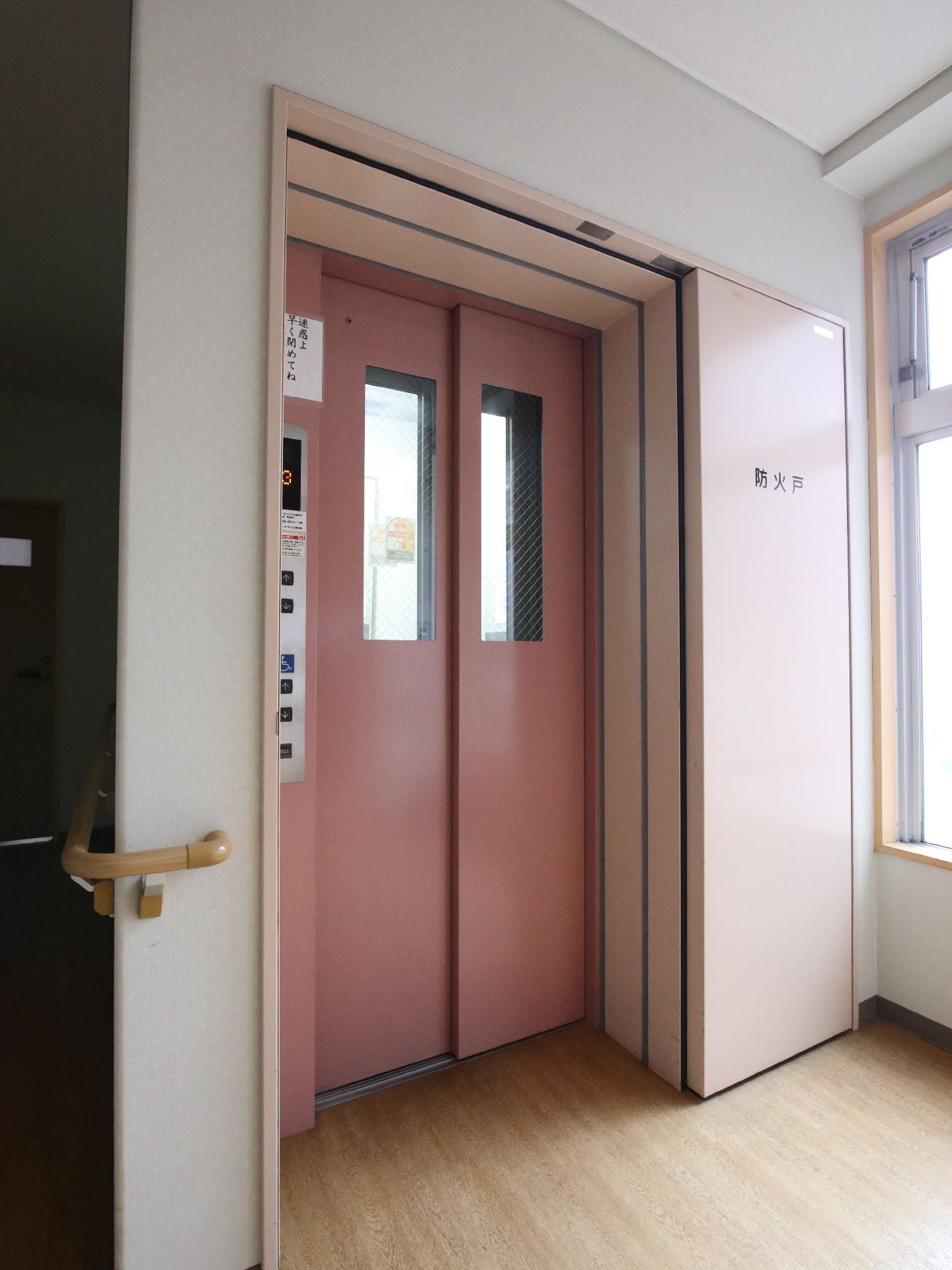 車椅子の方が利用しやすいように、幅が広くなっているエレベーター
