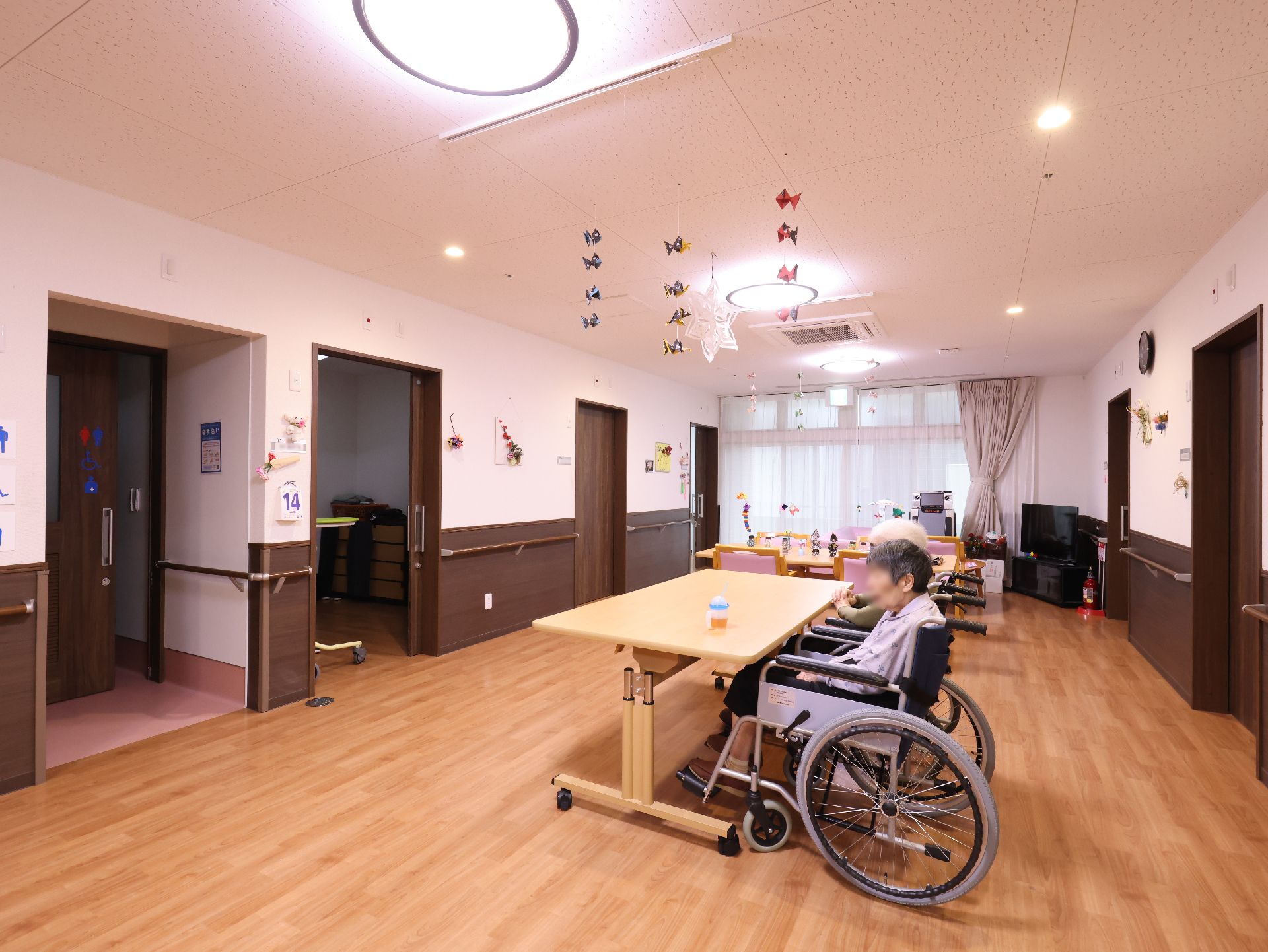 居室を出てすぐの食堂