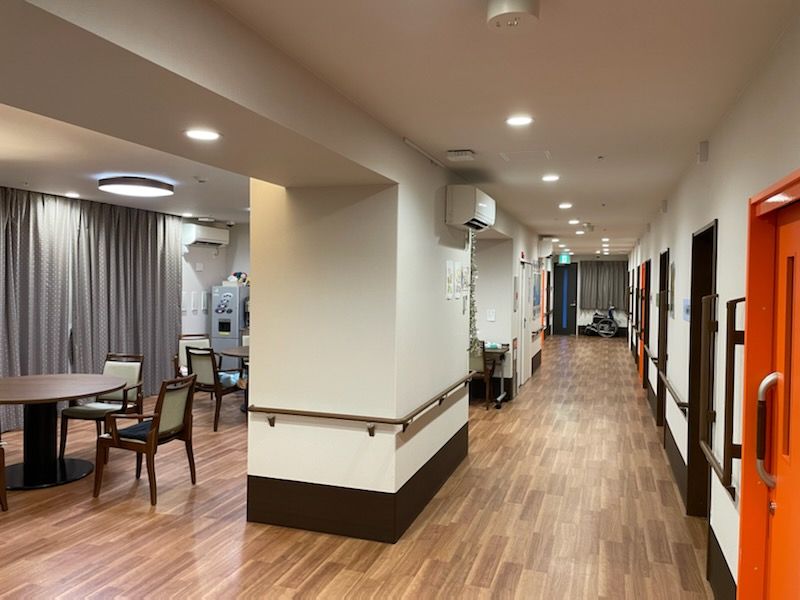 バリアフリー対応の廊下