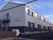 2階建ての建物は三角屋根が付き、広い駐車場が付いている。外壁にはホーム名が書かれている。