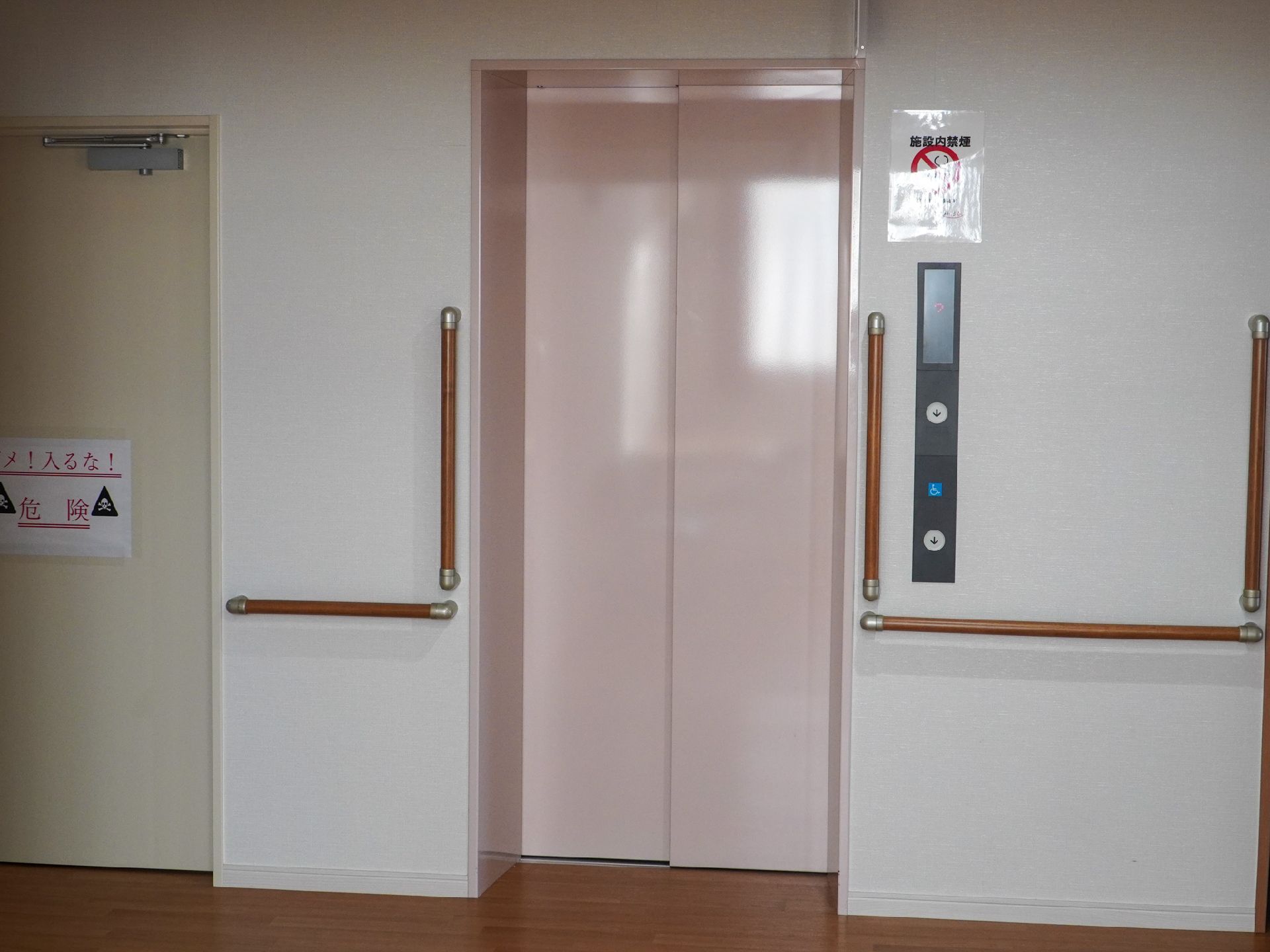 エレベーターのある老人ホーム