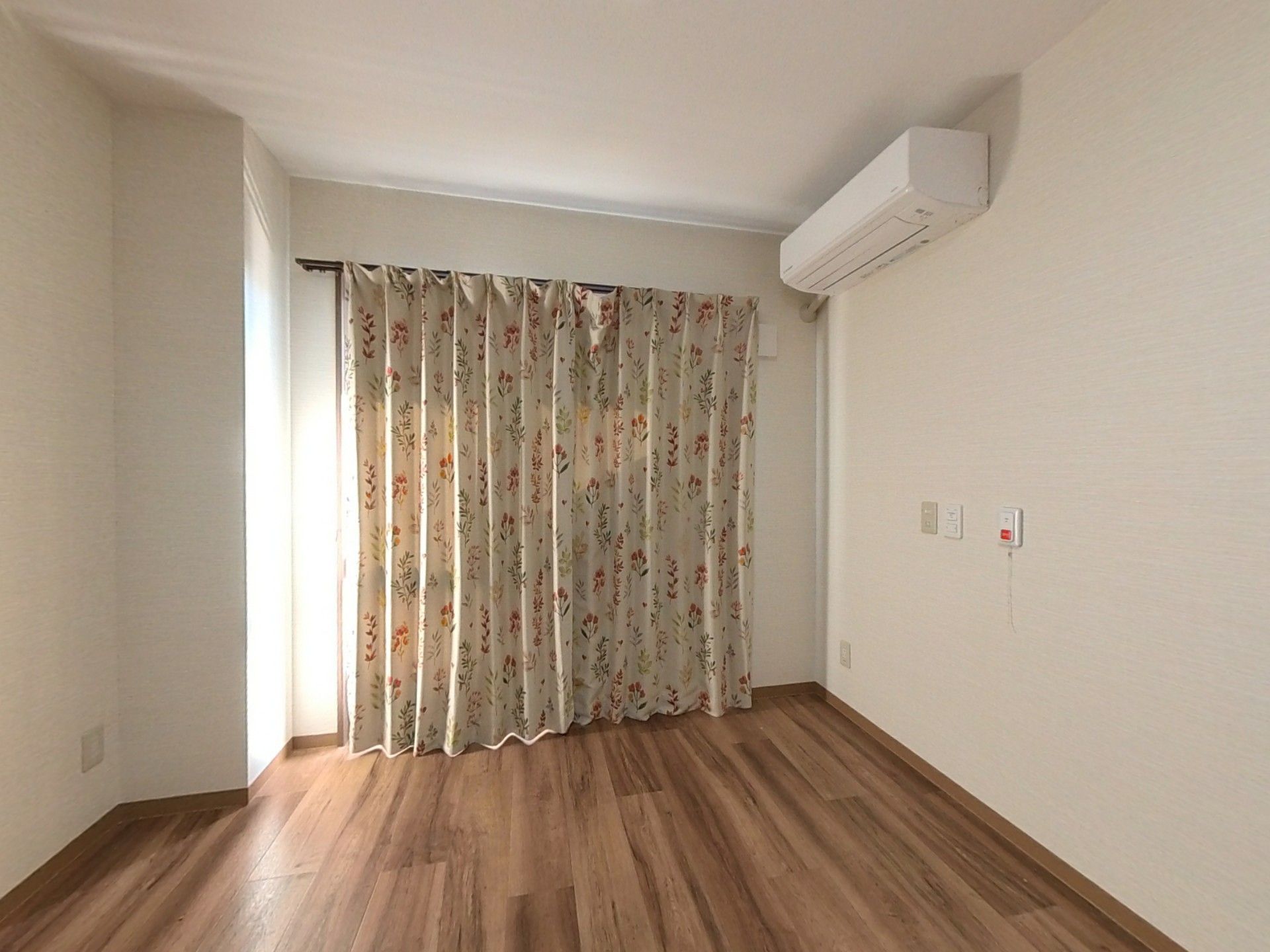 明るい部屋の一角