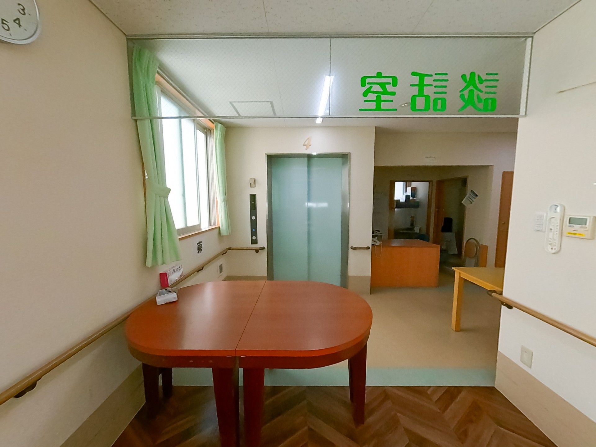 談話室の入口