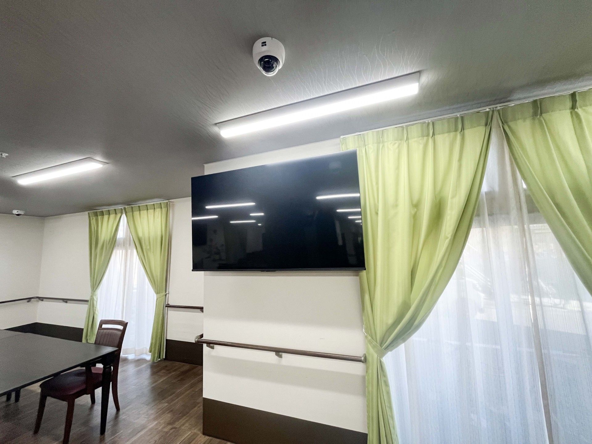 大きなテレビのある部屋