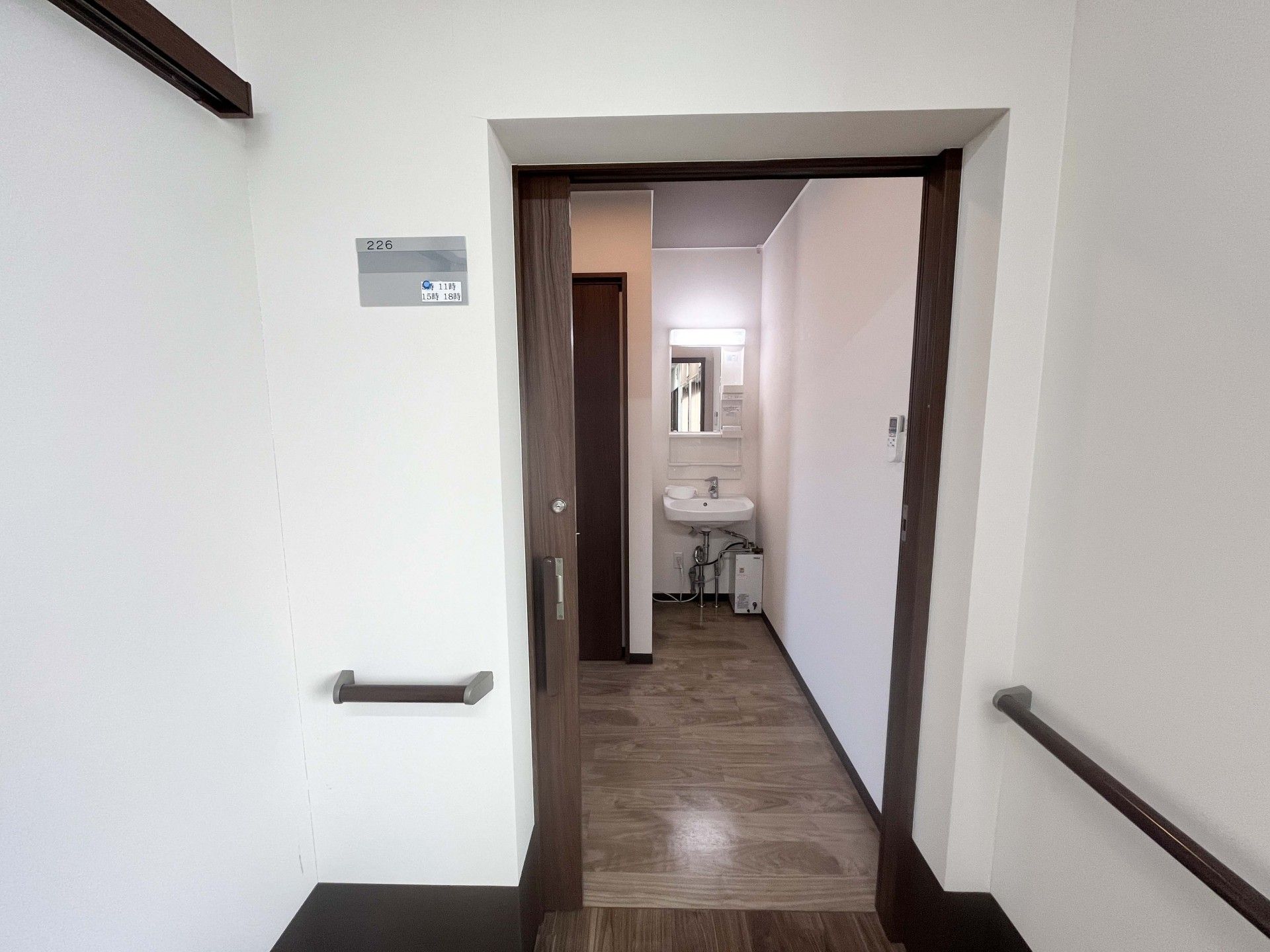 手洗い場のある入口