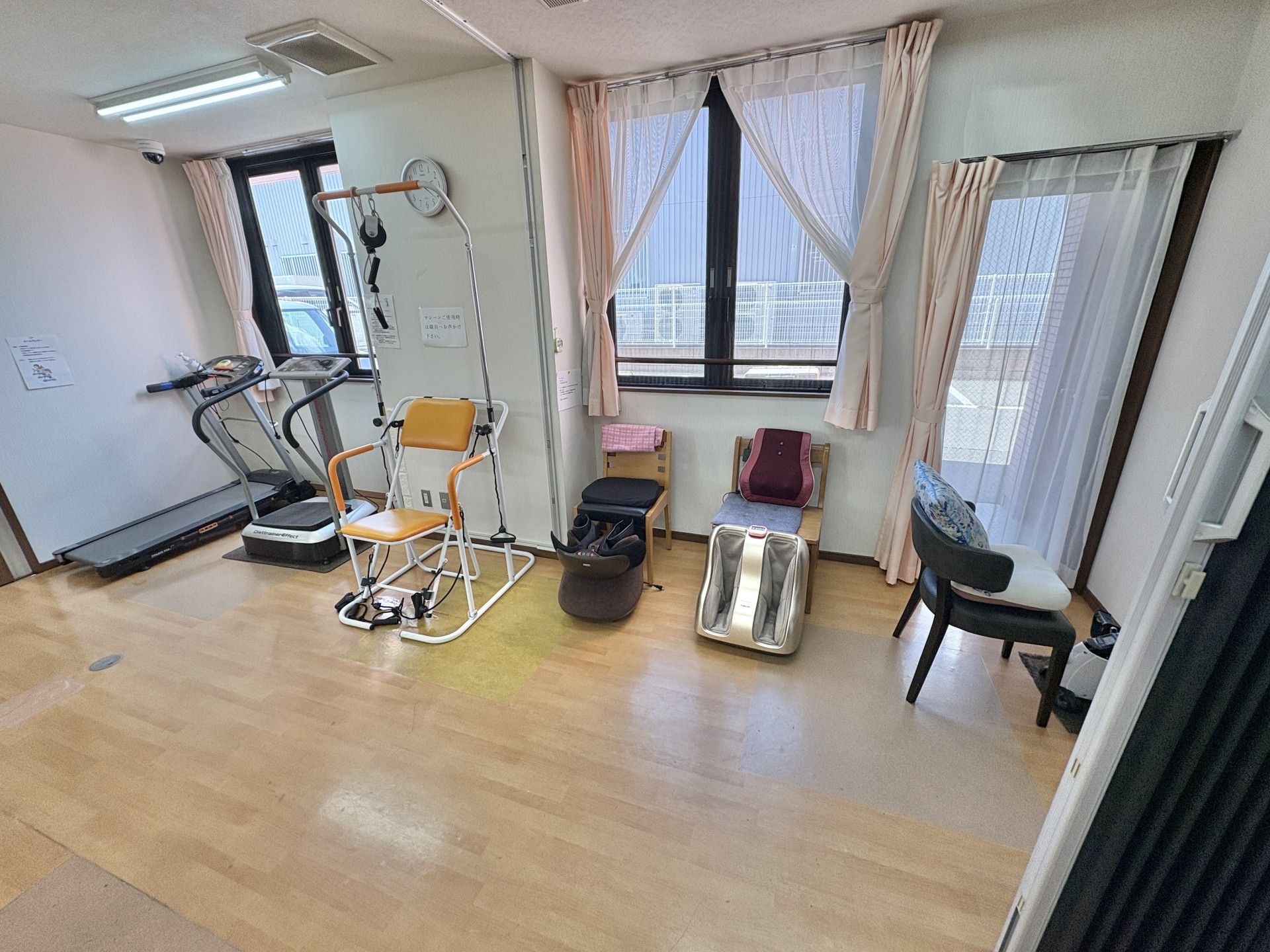 運動器具が並ぶ部屋