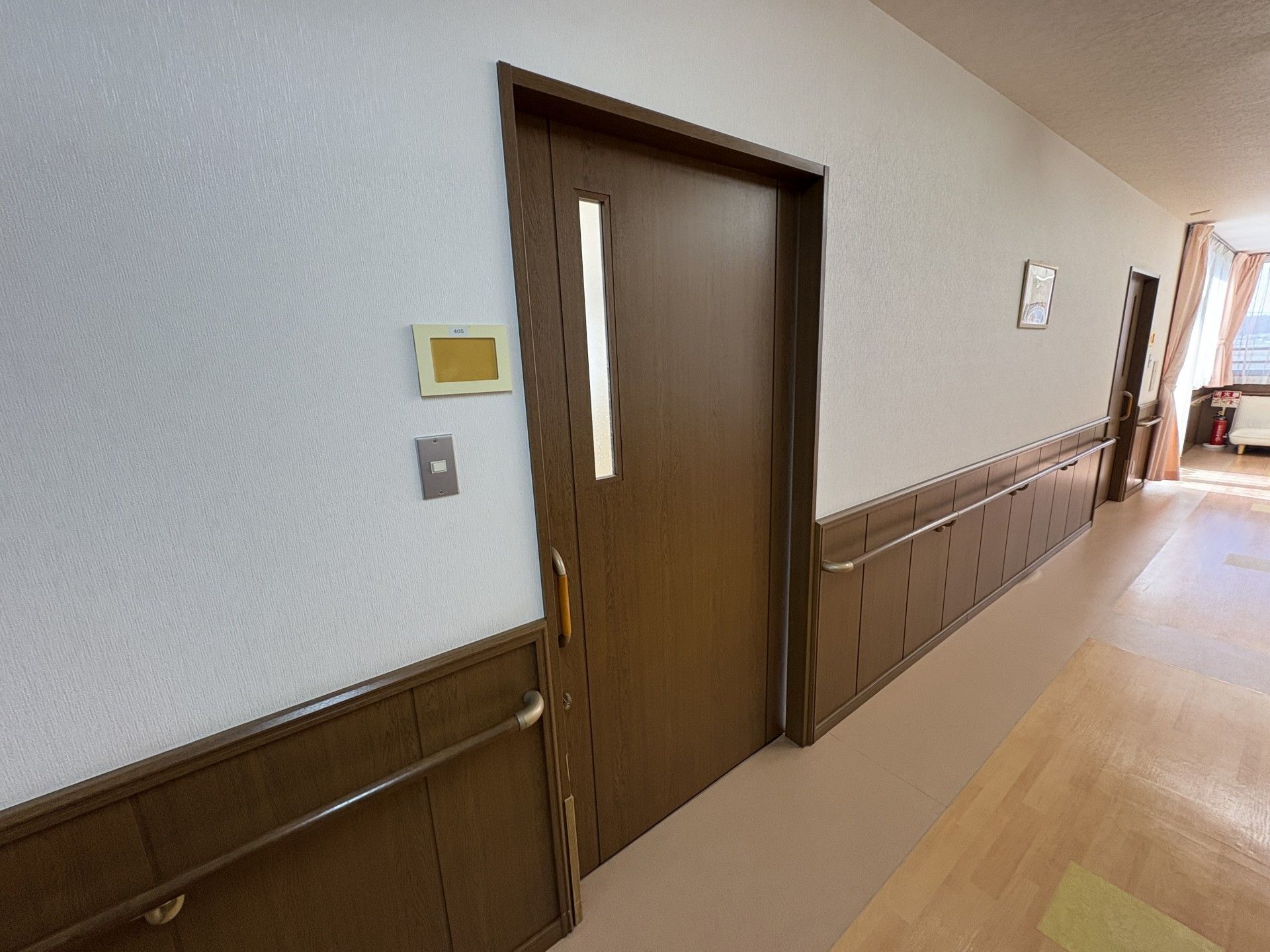 安全な手すり付き廊下