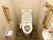 手すり付きトイレの内観