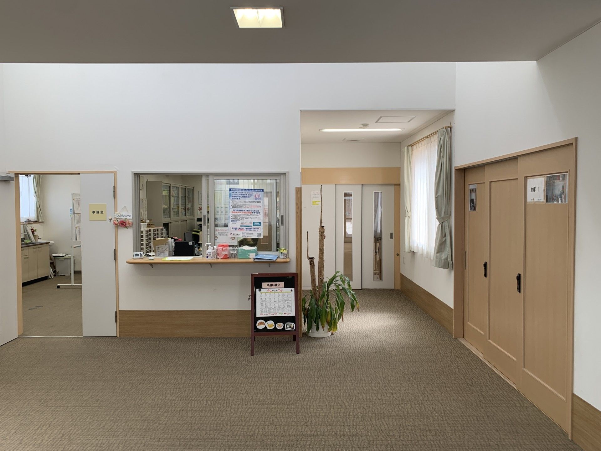 受付と廊下の様子