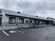 駐車場と建物の外観