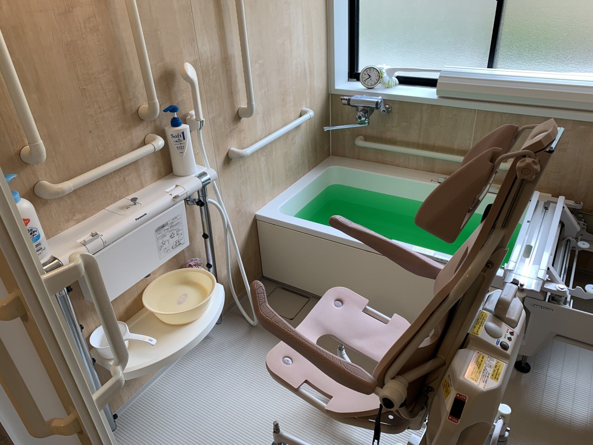 安全な入浴設備の浴室