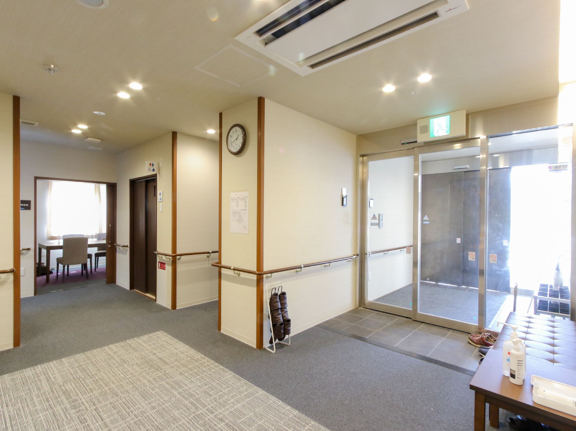 スリッパを設置した玄関ホール