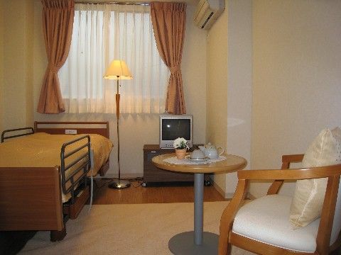居室には介護用ベッドがおいてある