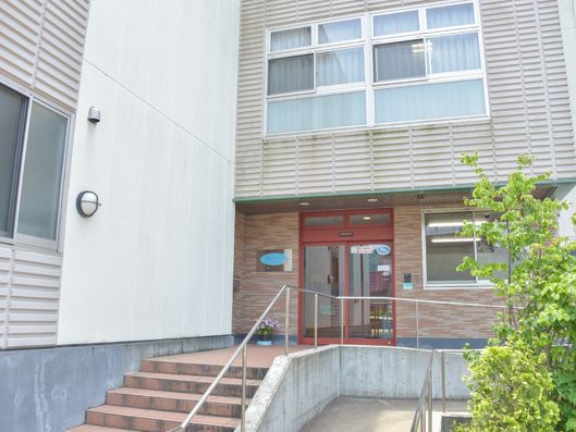 施設のアプローチ