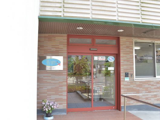 赤茶色の自動ドア