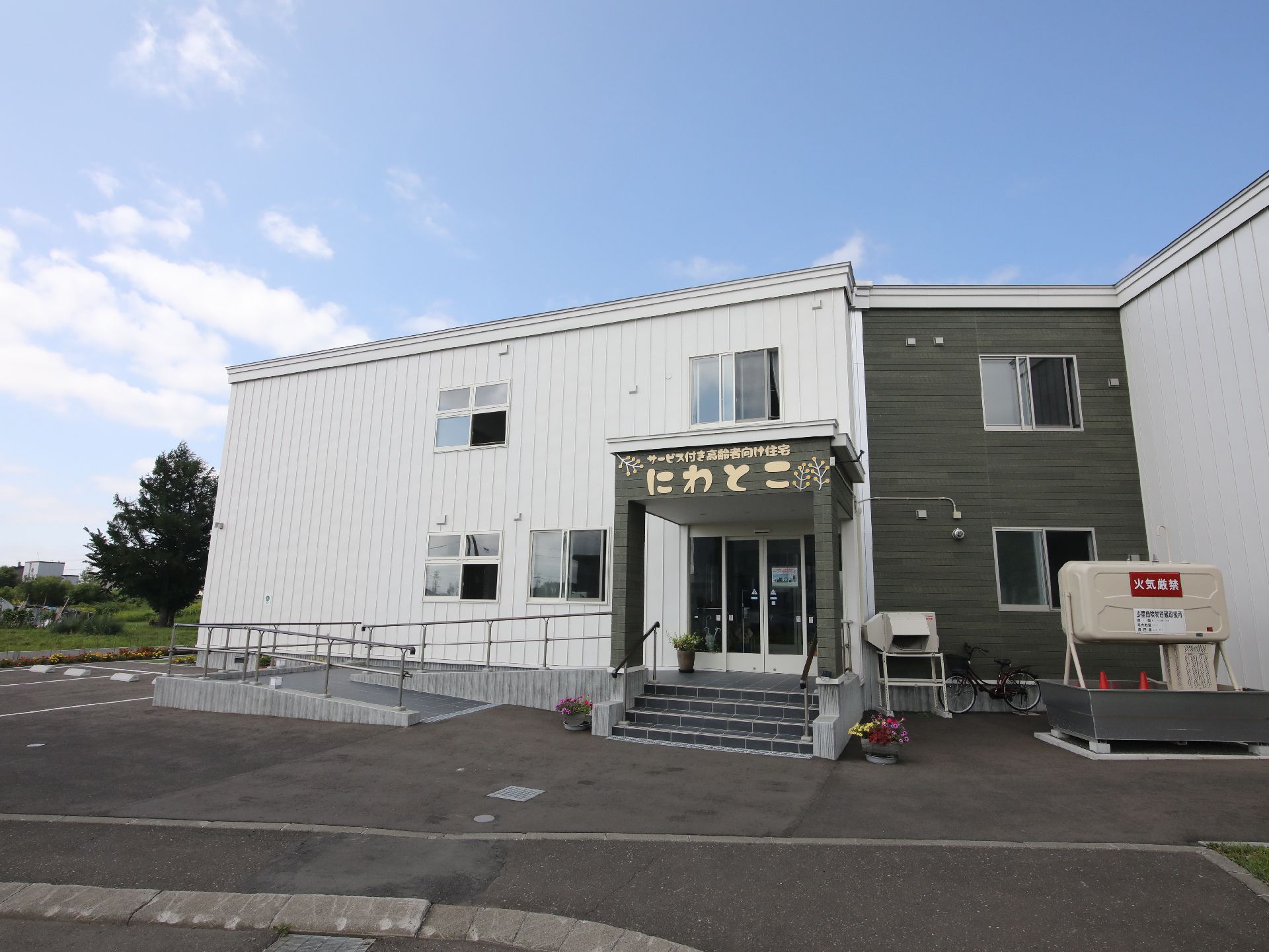 全室個室の施設外観