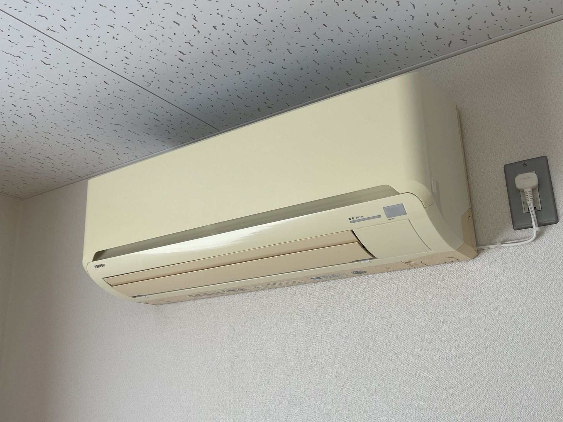 壁に設置されたエアコン