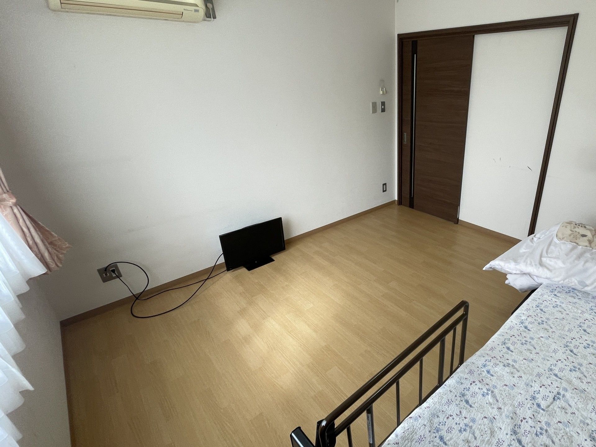 シンプルな個室の一角